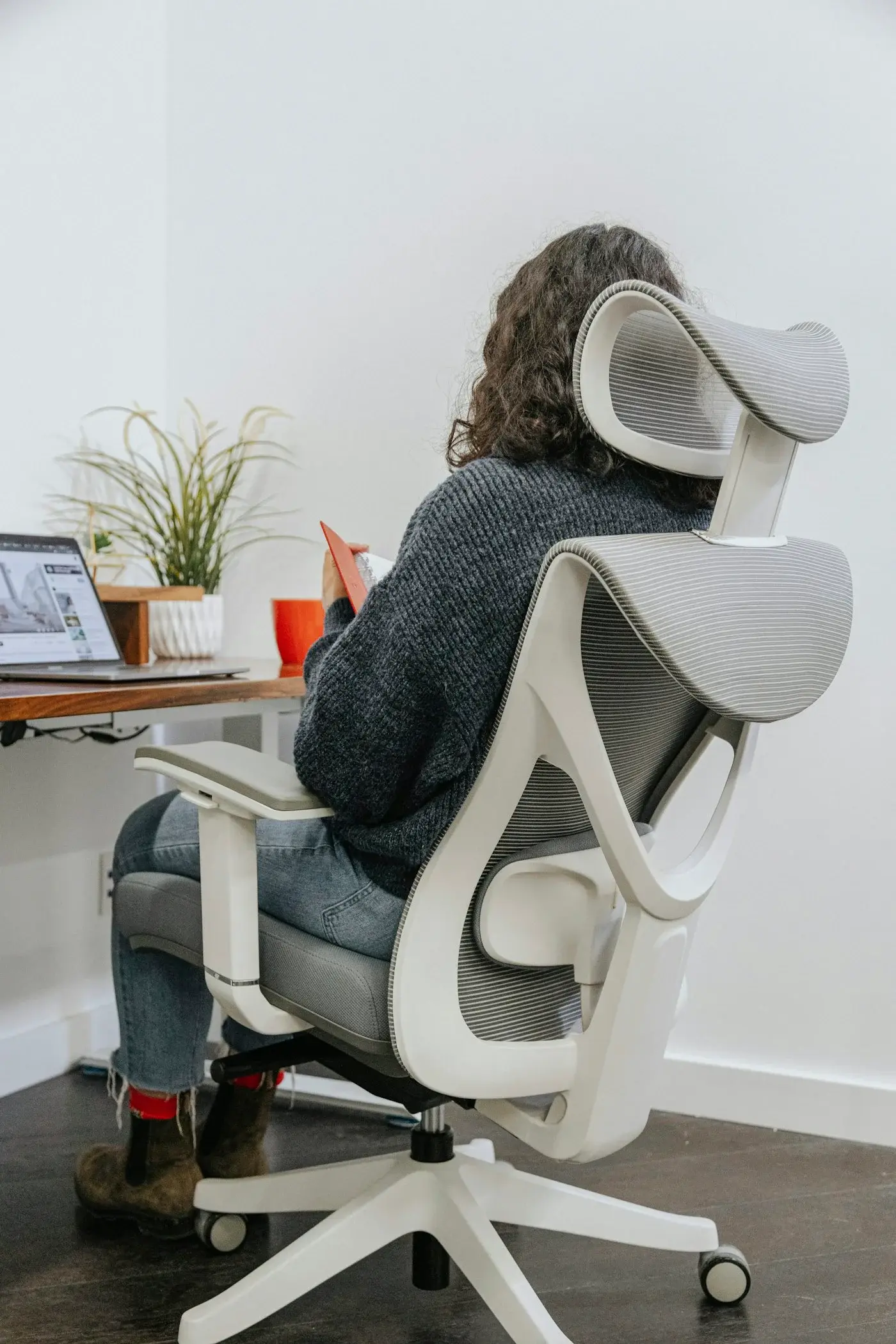 Réglage d'une chaise de bureau ergonomique